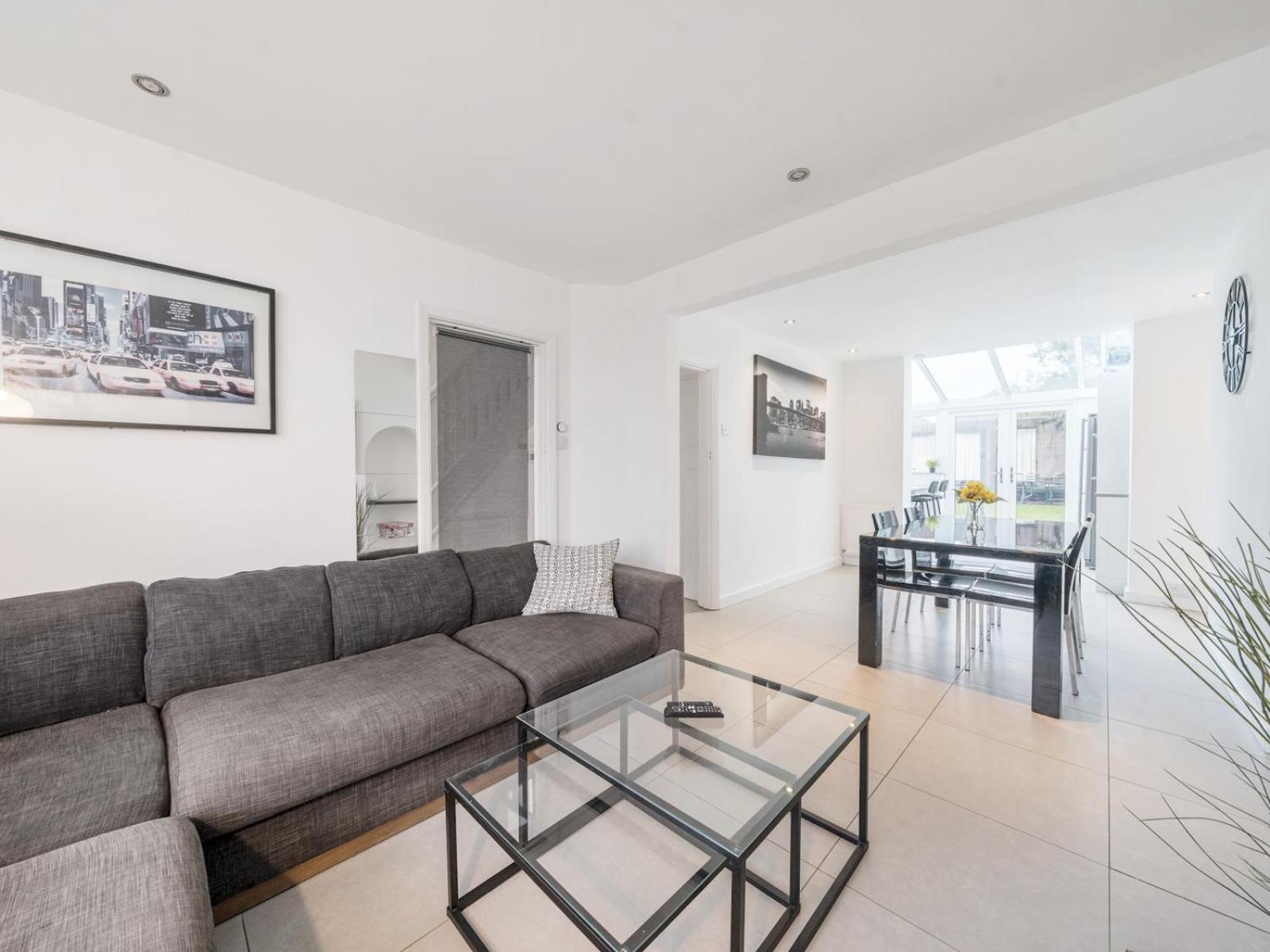 Pass The Keys Modern 4 Bed Inc. Garden Parking - Ferienhaus *