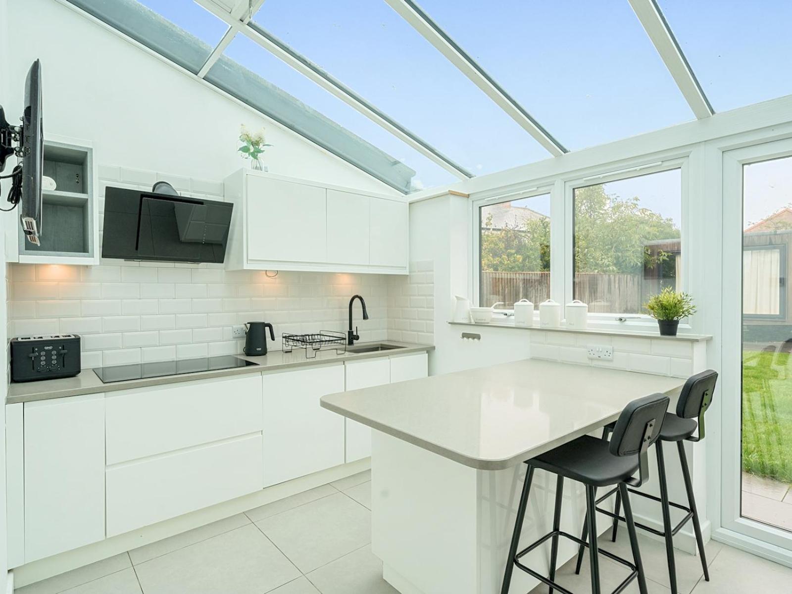 Ferienhaus Pass The Keys Modern 4 Bed Inc. Garden Parking -