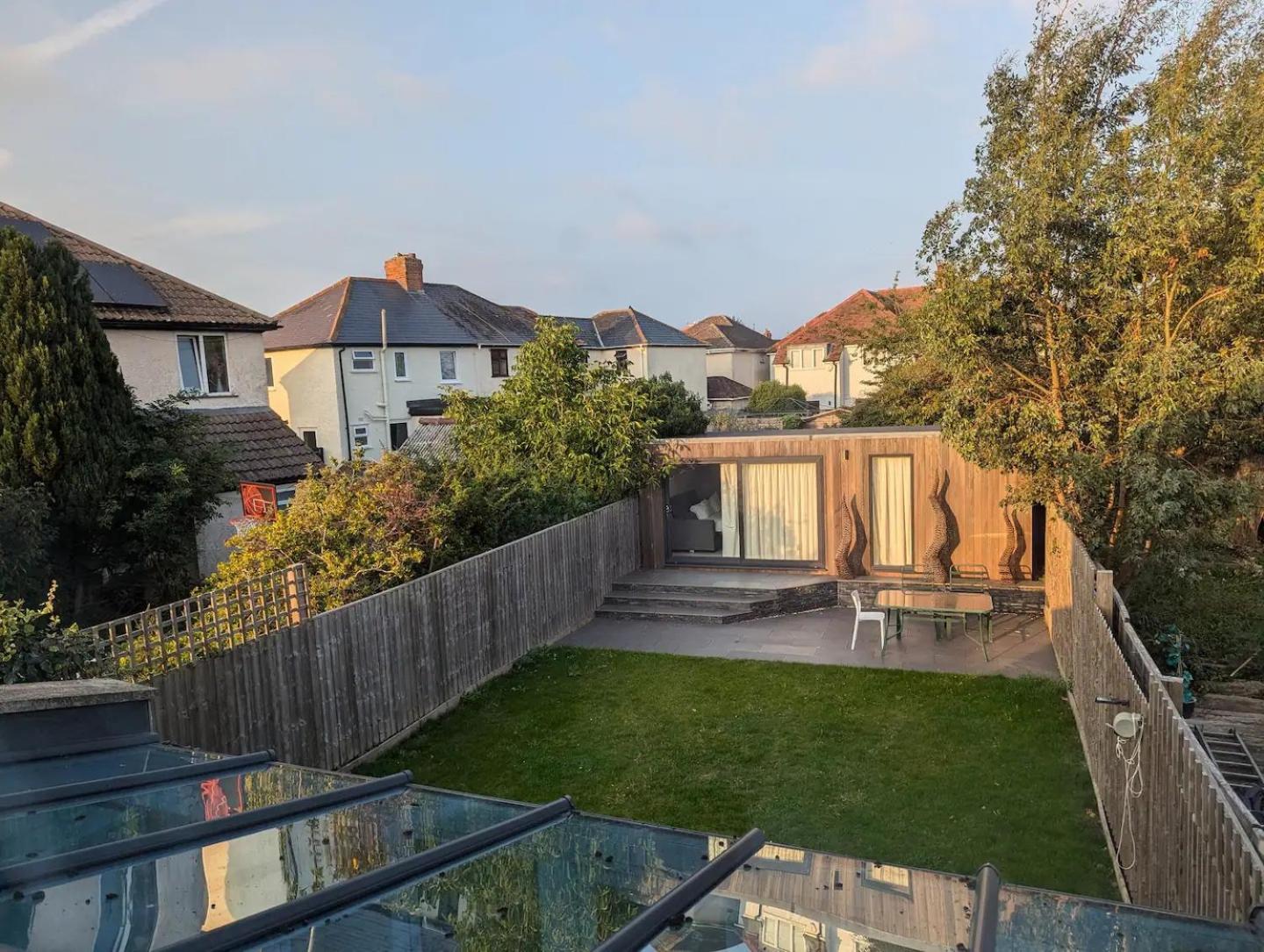 Ferienhaus Pass The Keys Modern 4 Bed Inc. Garden Parking -