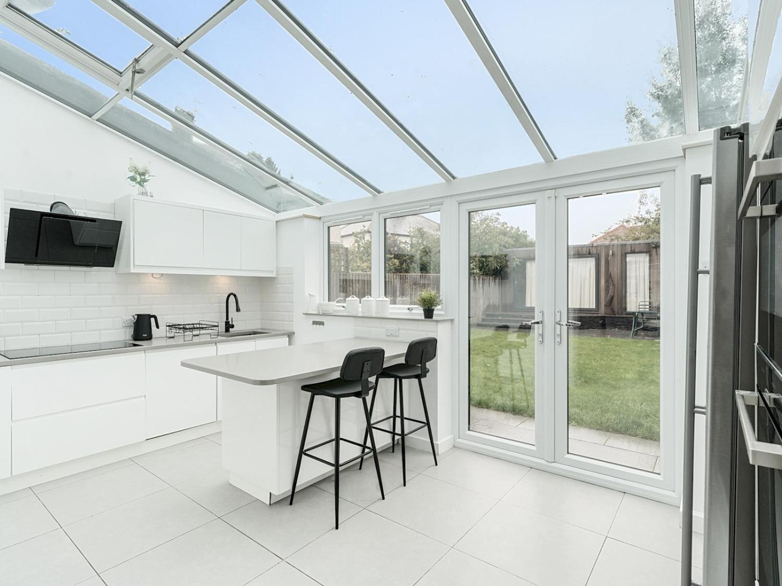 Ferienhaus Pass The Keys Modern 4 Bed Inc. Garden Parking - *